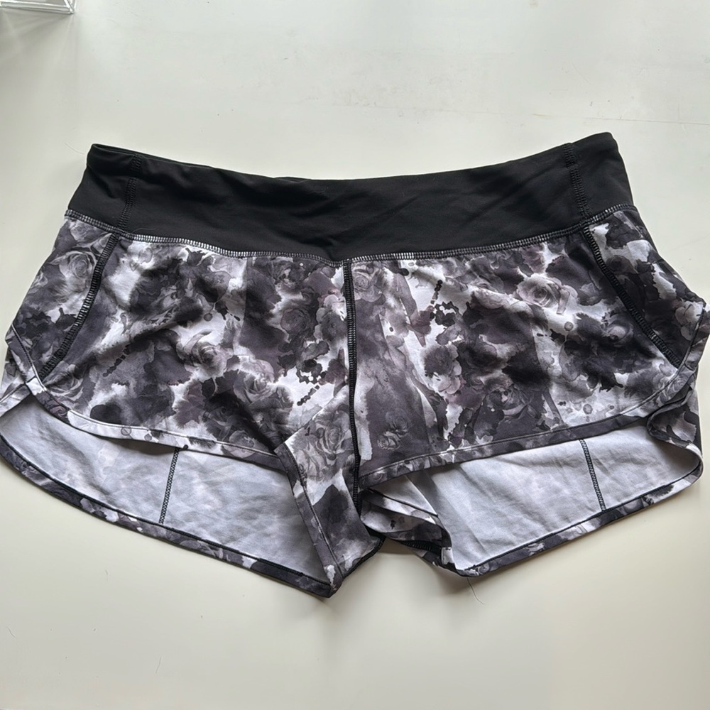 LULULEMON Speed Up Shorts Black White Roses Flowers Athletic Running Size 6
